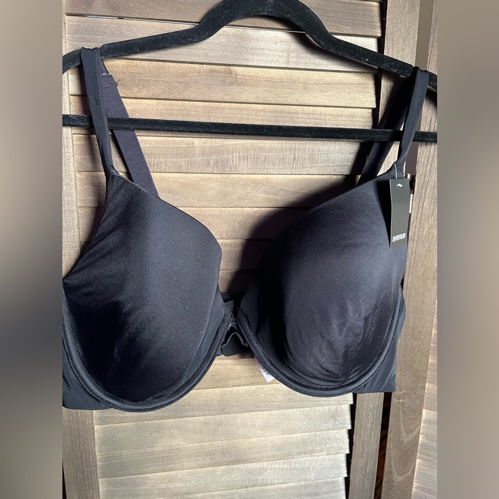 The Avenue black plunge bra